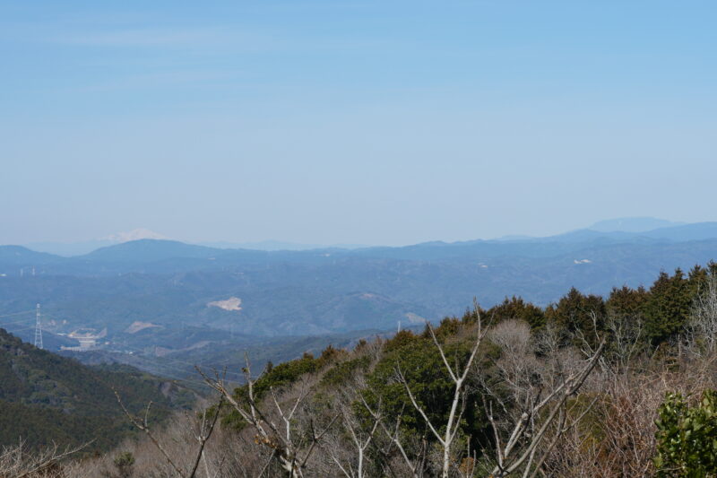 五井山頂より御嶽山と恵那山