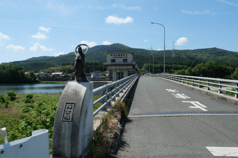 海倉橋から望む吉祥山と吉祥天女