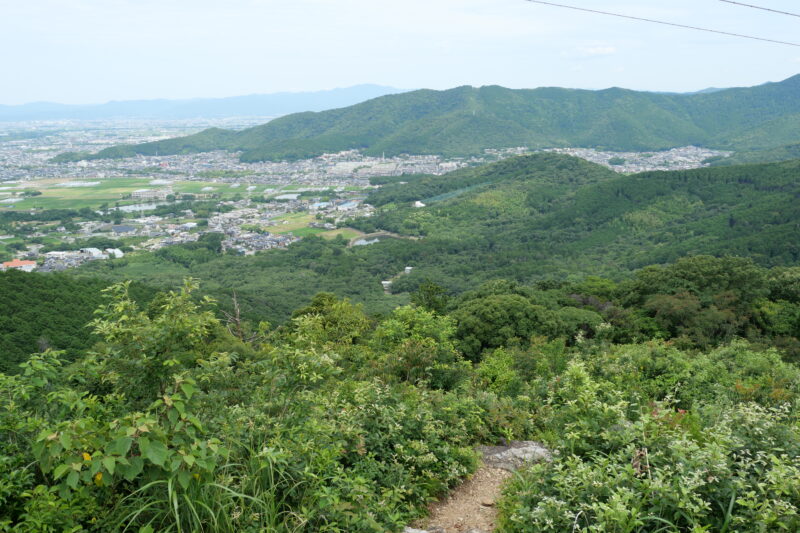 尾根上に上がると展望が開ける