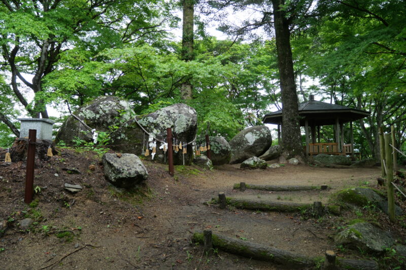 飯盛山の盤座