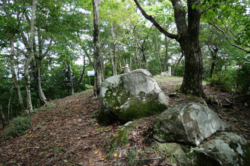 岩伏山山頂信玄の狼煙台跡