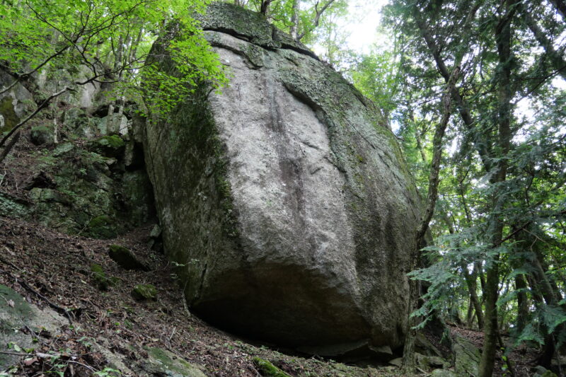 はな垂れ岩