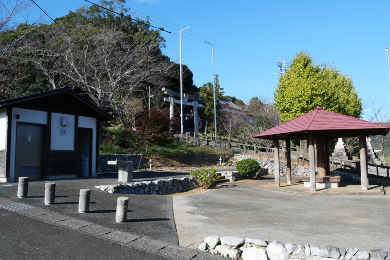 稲荷神社前休憩所