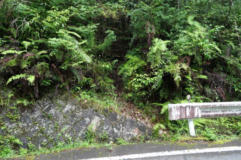 おむすび岩直登ルート登山口