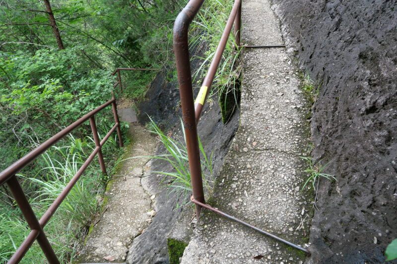 大洞窟へつづく分岐（右）