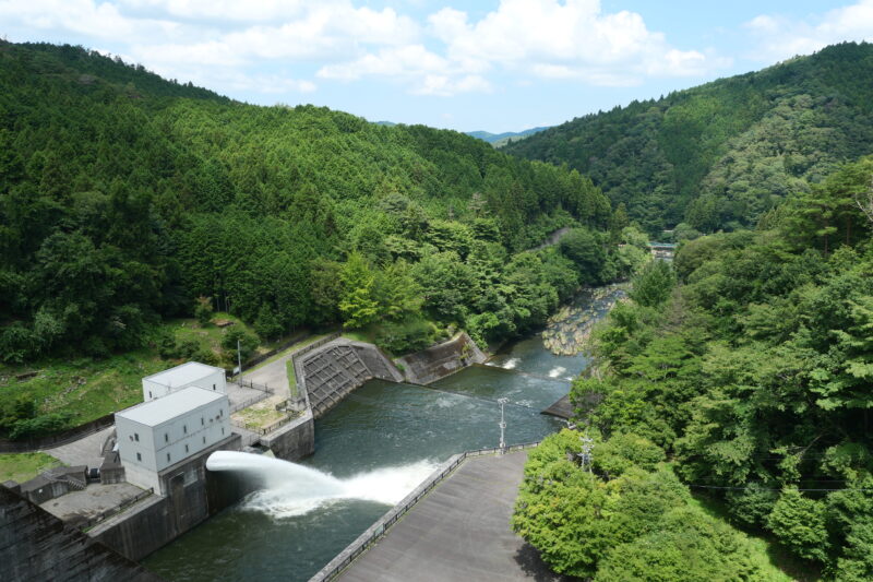 羽布ダム放流管からの放流