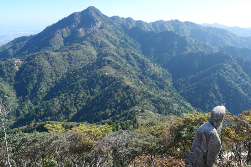 鎌ヶ岳と天差岩