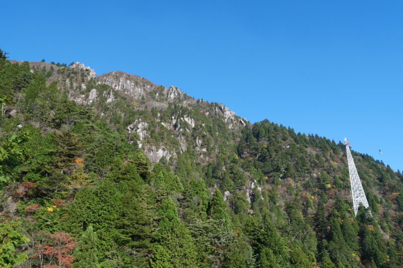 一ノ谷新道見晴台から見上げる御在所岳