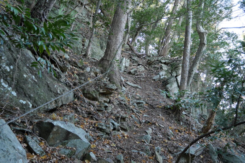高徳不動へ向かう急登