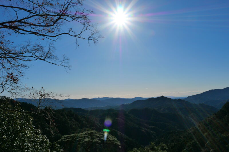 旅の終盤鳳来寺より望む