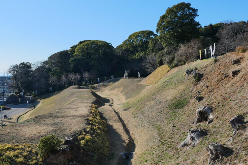 復元整備された土塁