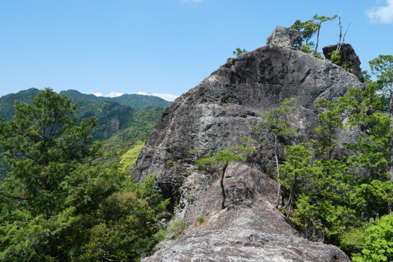 鳳来寺山とサイコロ岩