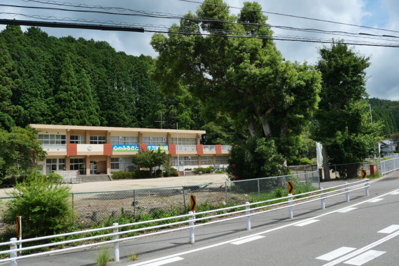千万町楽校前から激坂「千万町坂」へ