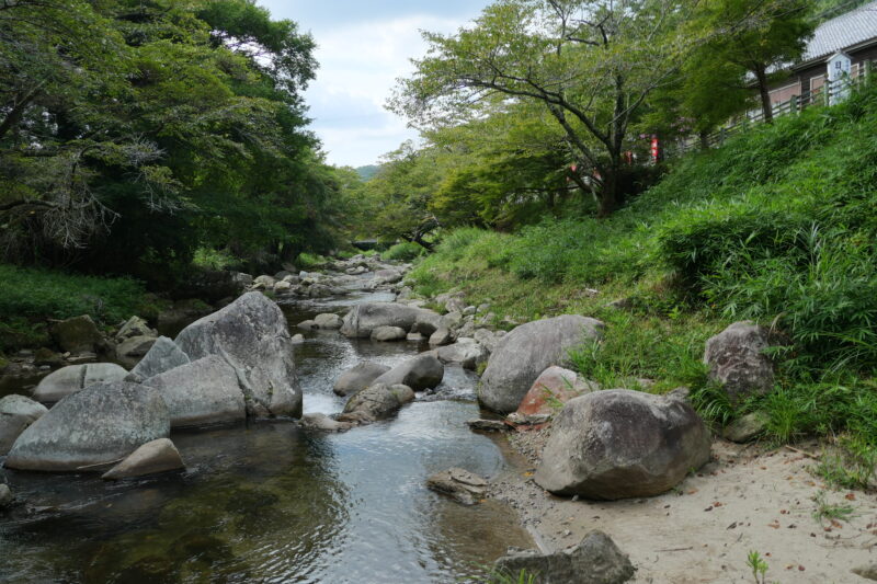旅の終わりに水辺で一休み