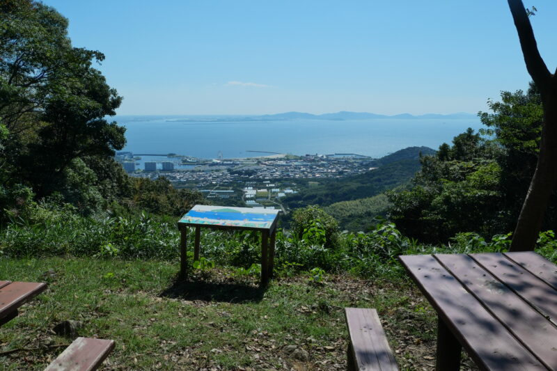 潮見展望台で一休み